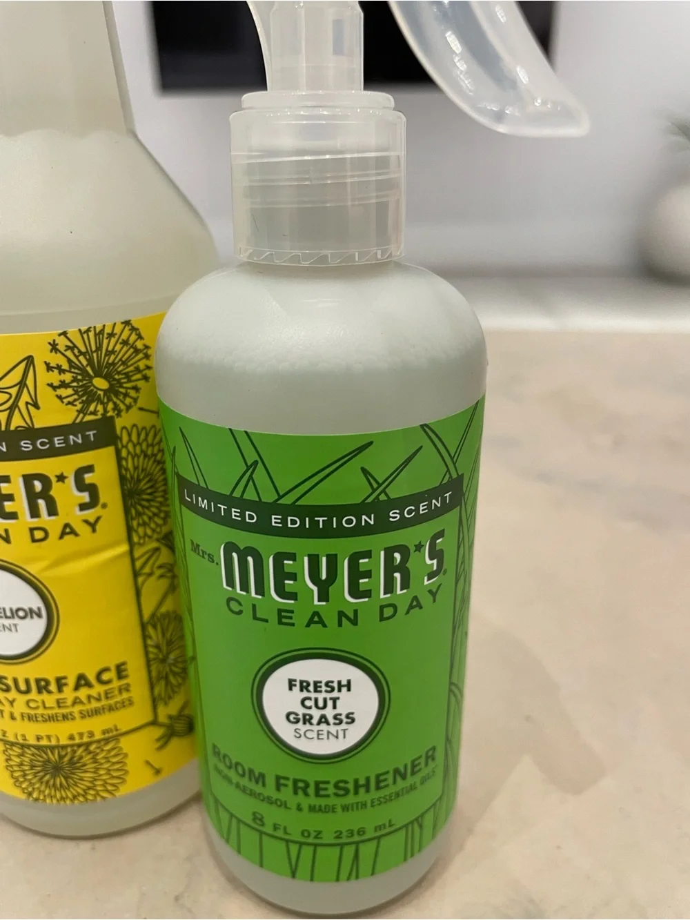 Meyers Dandeleloin Multi-Surface Cleaner & Fresh Cut Grass Room Freshener